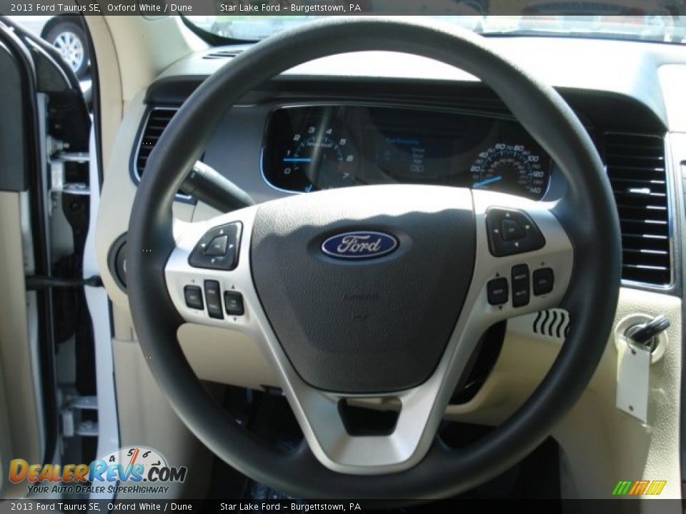 2013 Ford Taurus SE Oxford White / Dune Photo #23