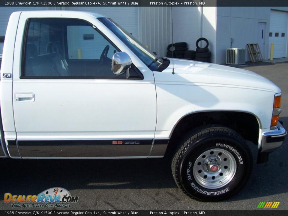 1988 Chevrolet C/K K1500 Silverado Regular Cab 4x4 Summit White / Blue Photo #12