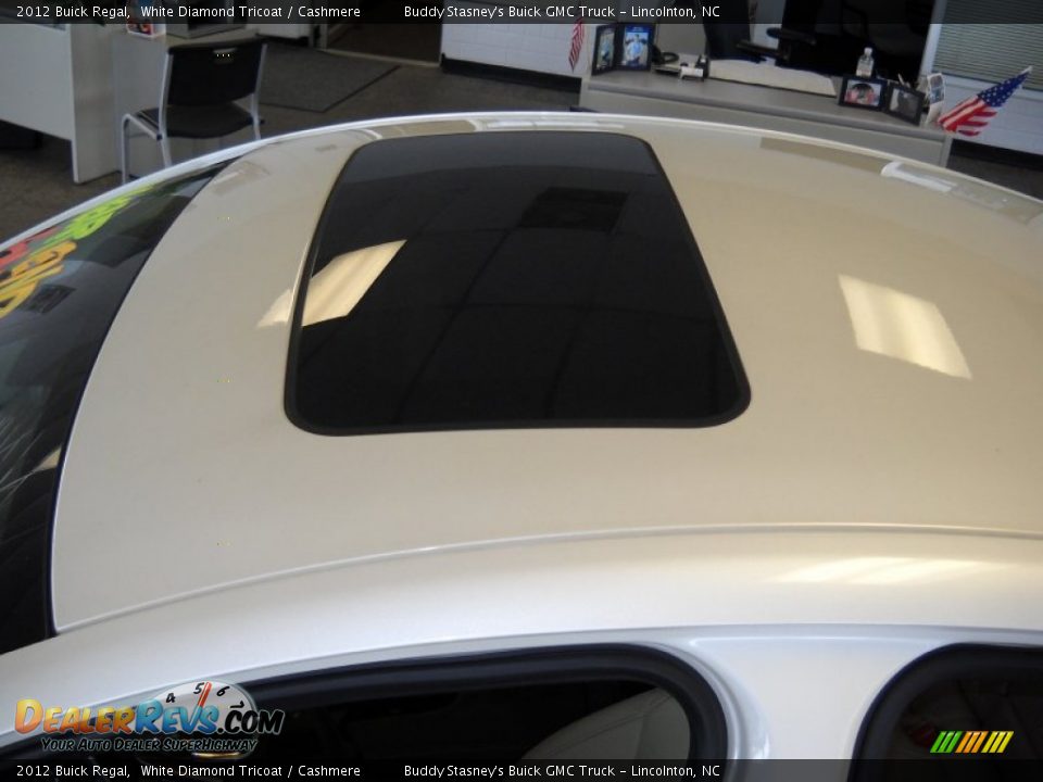 2012 Buick Regal White Diamond Tricoat / Cashmere Photo #11