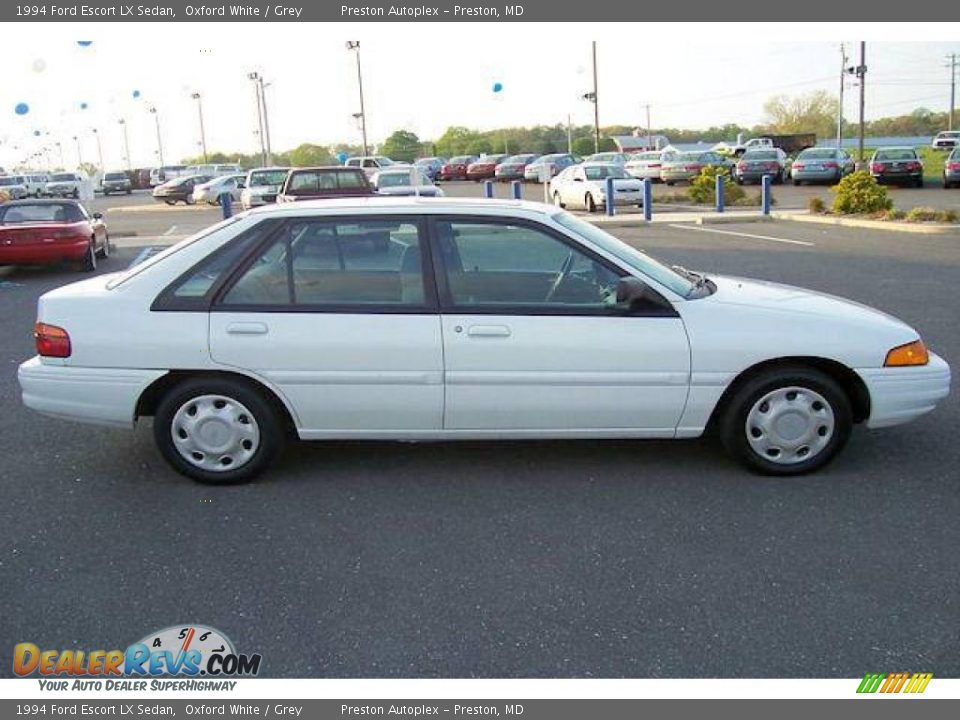 1994 Ford Escort LX Sedan Oxford White / Grey Photo #2