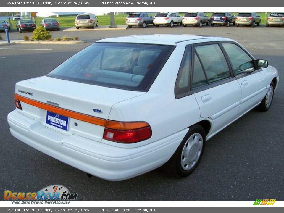 1994 Ford Escort LX Sedan Oxford White / Grey Photo #3