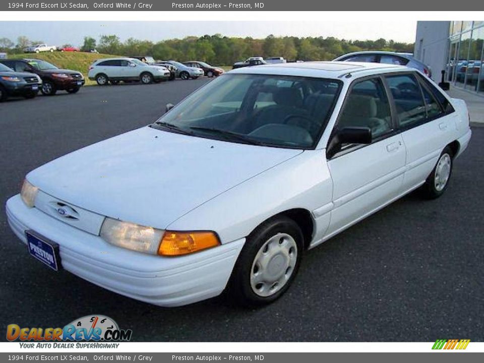 1994 Ford Escort LX Sedan Oxford White / Grey Photo #4