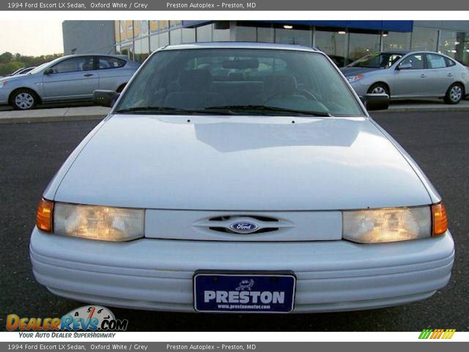 1994 Ford Escort LX Sedan Oxford White / Grey Photo #5