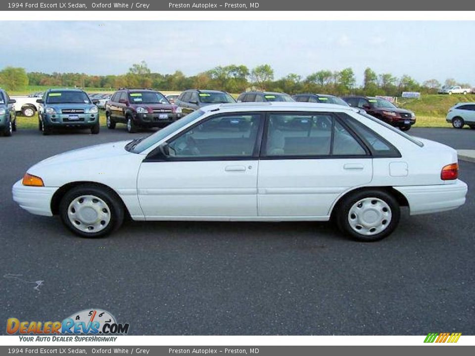 1994 Ford Escort LX Sedan Oxford White / Grey Photo #7