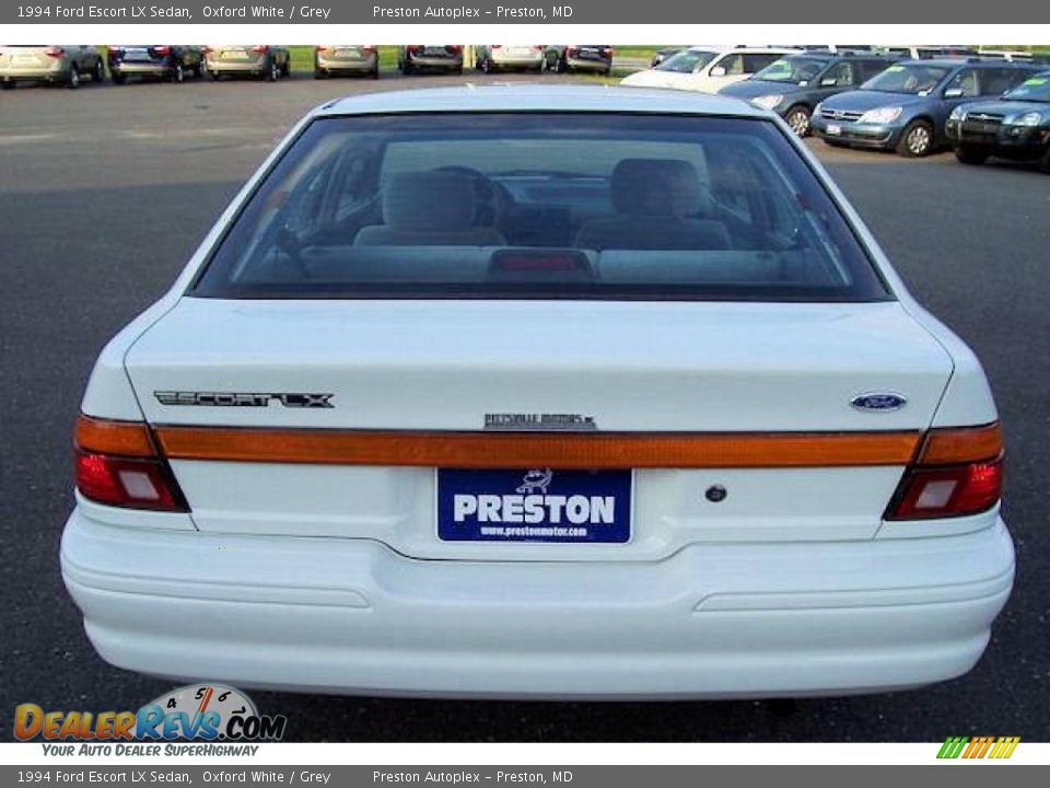 1994 Ford Escort LX Sedan Oxford White / Grey Photo #8
