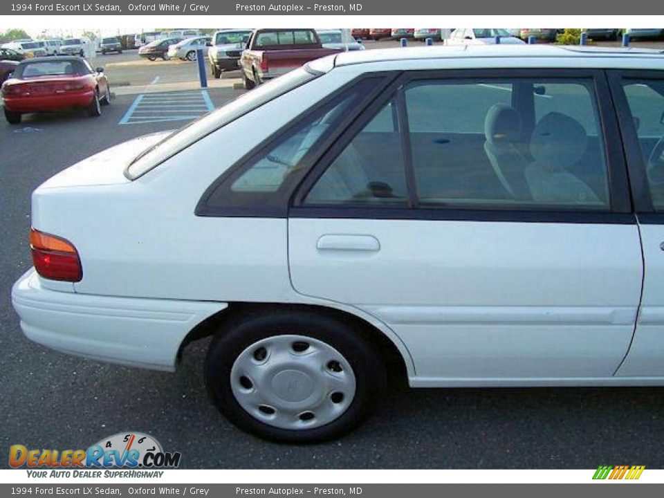 1994 Ford Escort LX Sedan Oxford White / Grey Photo #11