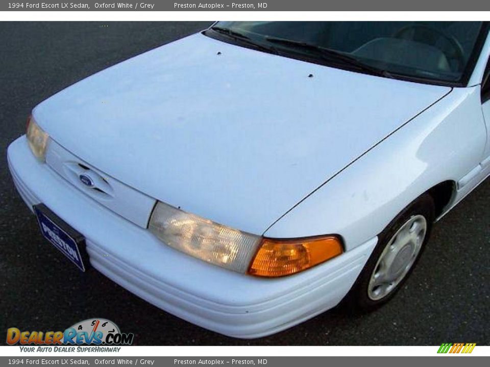 1994 Ford Escort LX Sedan Oxford White / Grey Photo #13