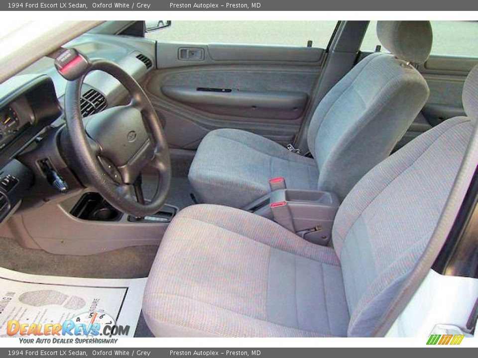 1994 Ford Escort LX Sedan Oxford White / Grey Photo #15