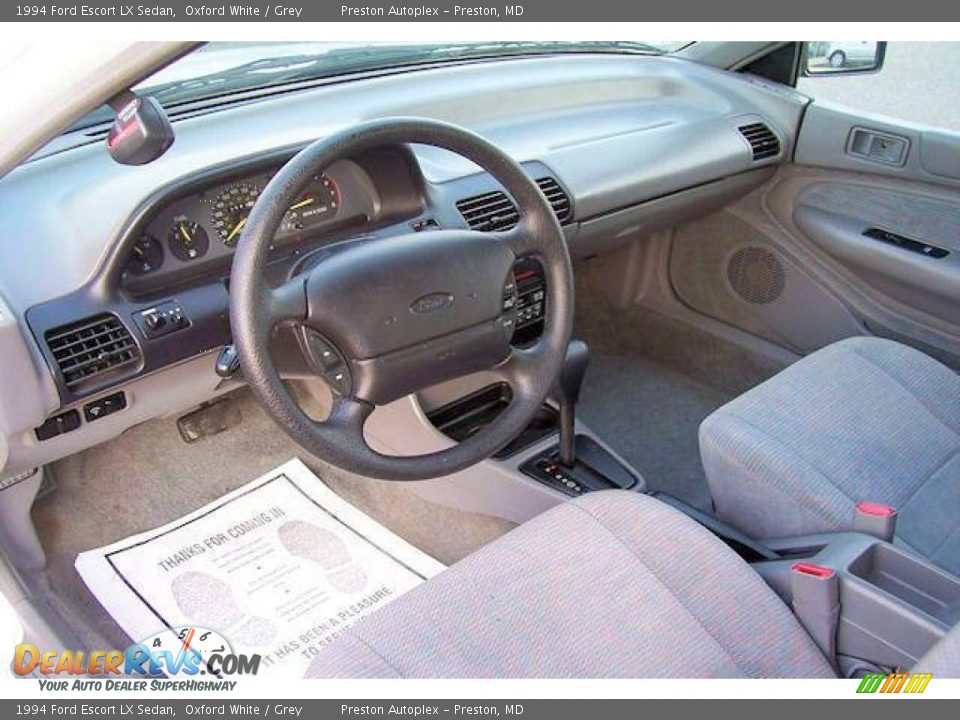 1994 Ford Escort LX Sedan Oxford White / Grey Photo #16