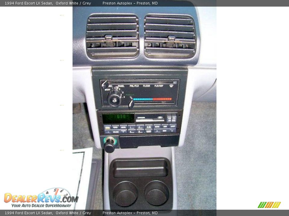 1994 Ford Escort LX Sedan Oxford White / Grey Photo #19