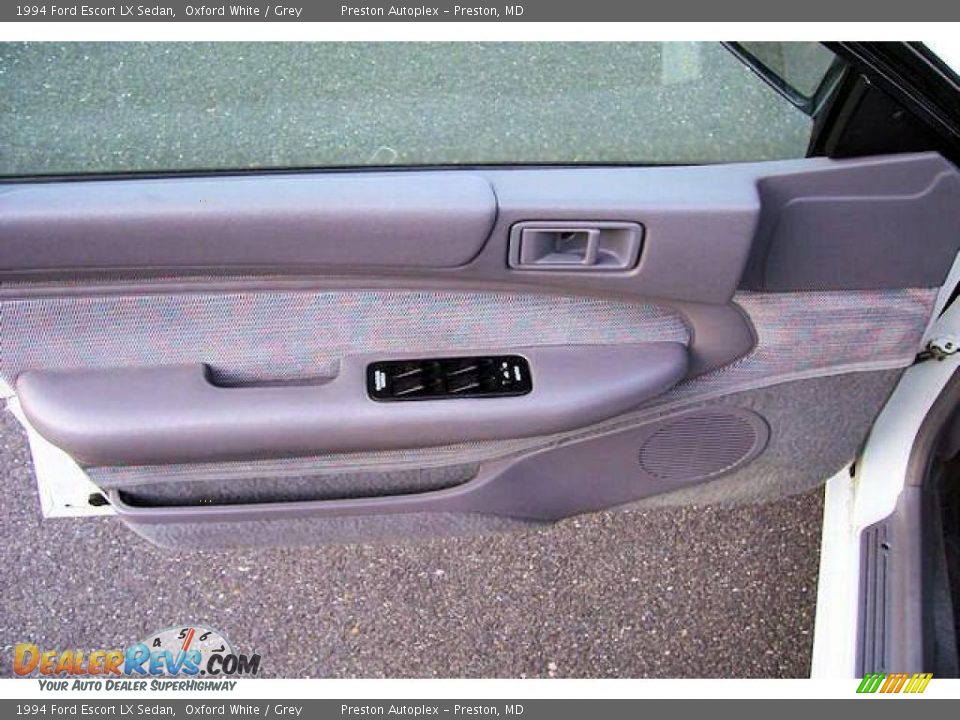 1994 Ford Escort LX Sedan Oxford White / Grey Photo #24