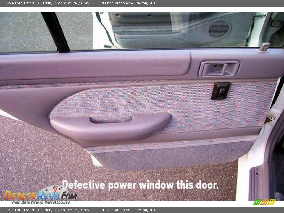 1994 Ford Escort LX Sedan Oxford White / Grey Photo #25