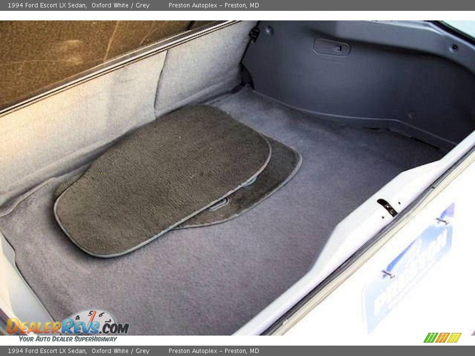 1994 Ford Escort LX Sedan Oxford White / Grey Photo #26