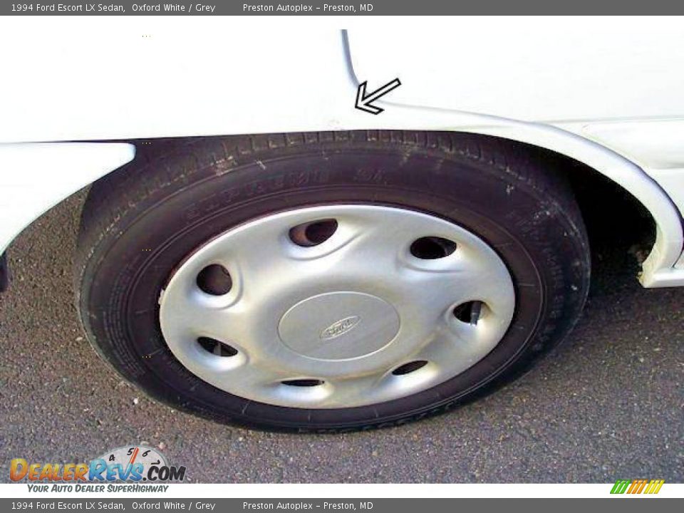 1994 Ford Escort LX Sedan Oxford White / Grey Photo #28