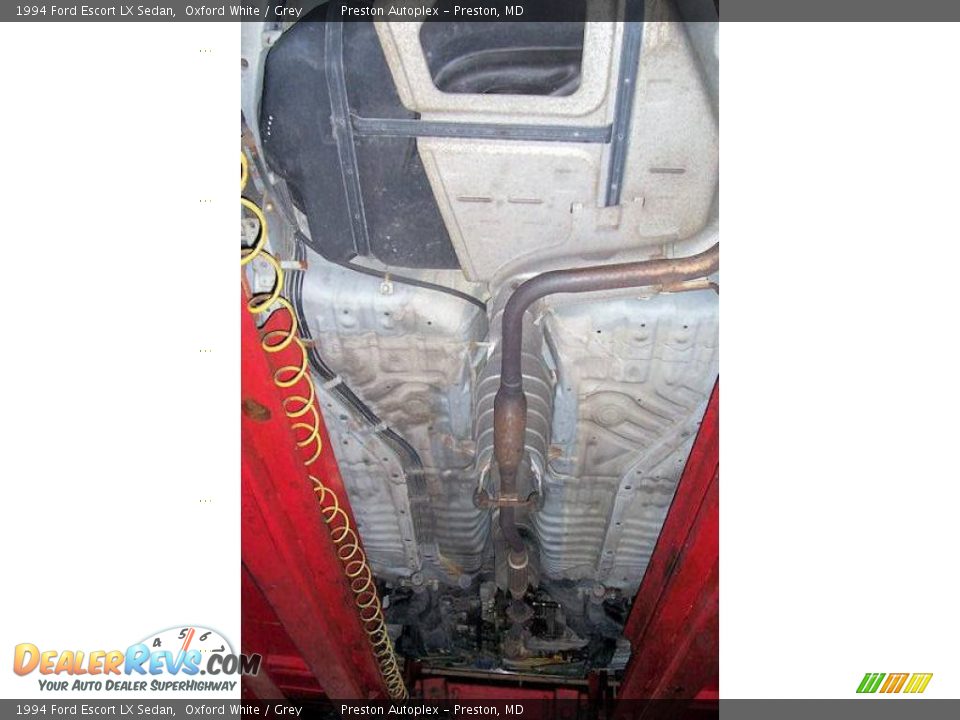 1994 Ford Escort LX Sedan Oxford White / Grey Photo #29