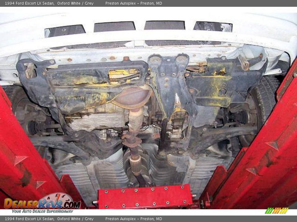 1994 Ford Escort LX Sedan Oxford White / Grey Photo #30