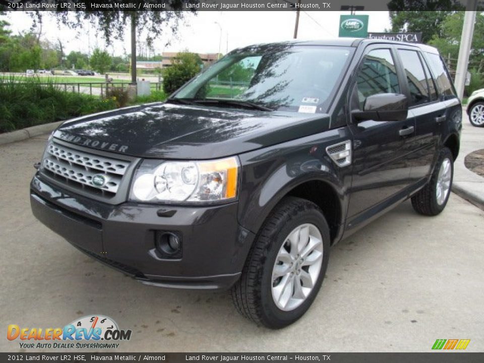 Front 3/4 View of 2012 Land Rover LR2 HSE Photo #9