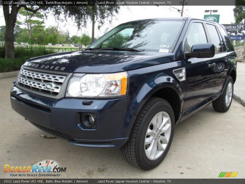 Front 3/4 View of 2012 Land Rover LR2 HSE Photo #9
