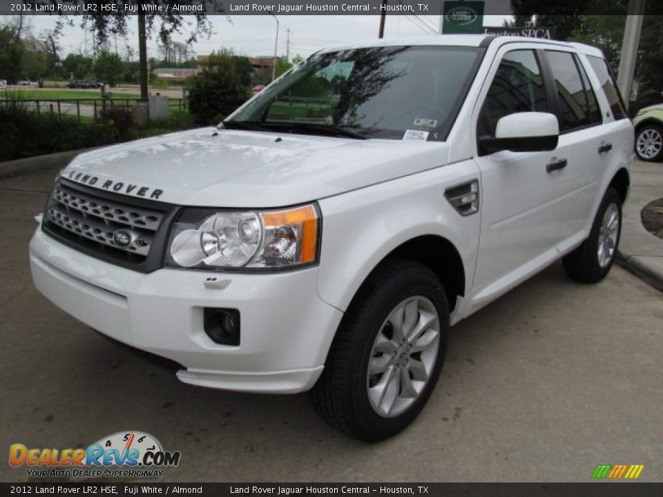 Front 3/4 View of 2012 Land Rover LR2 HSE Photo #9