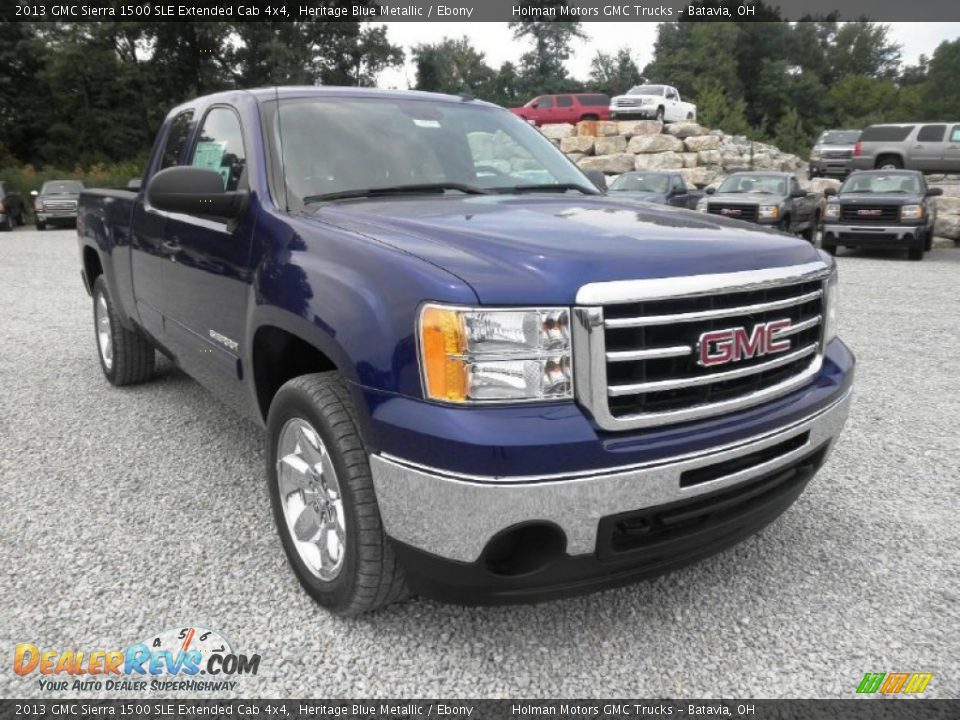 Front 3/4 View of 2013 GMC Sierra 1500 SLE Extended Cab 4x4 Photo #2