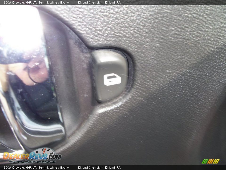 2009 Chevrolet HHR LT Summit White / Ebony Photo #25