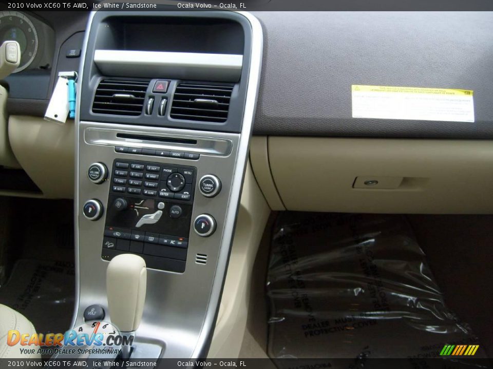 2010 Volvo XC60 T6 AWD Ice White / Sandstone Photo #22