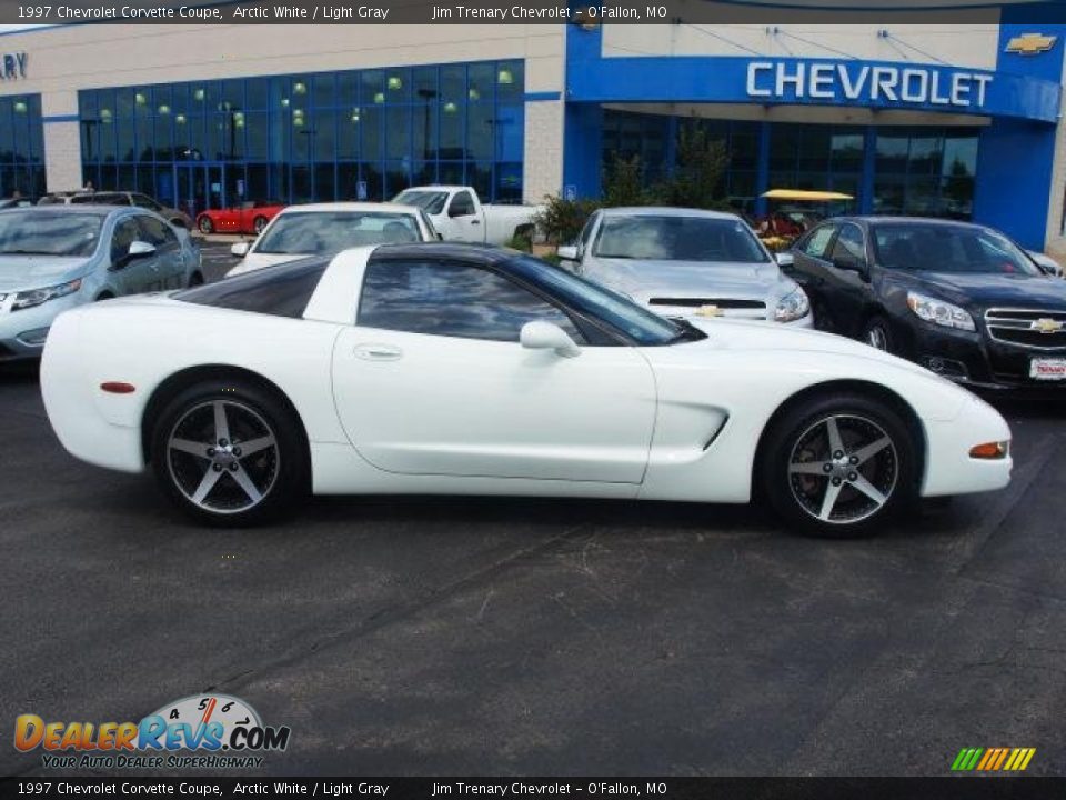 1997 Chevrolet Corvette Coupe Arctic White / Light Gray Photo #1