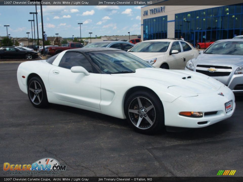 1997 Chevrolet Corvette Coupe Arctic White / Light Gray Photo #2