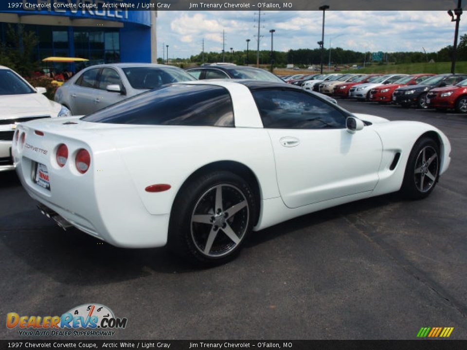 1997 Chevrolet Corvette Coupe Arctic White / Light Gray Photo #3