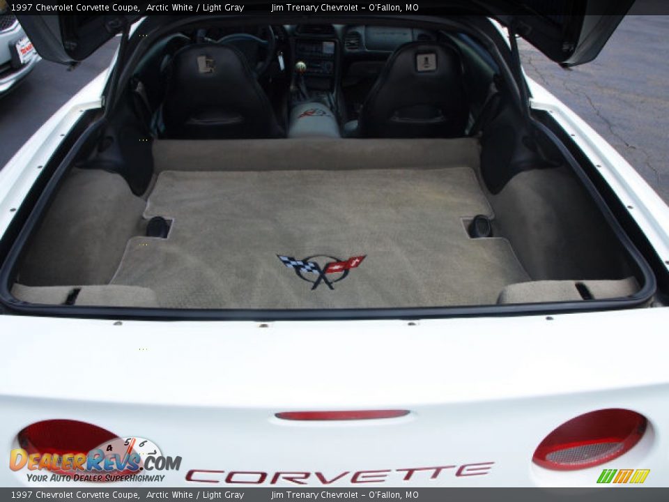 1997 Chevrolet Corvette Coupe Arctic White / Light Gray Photo #5