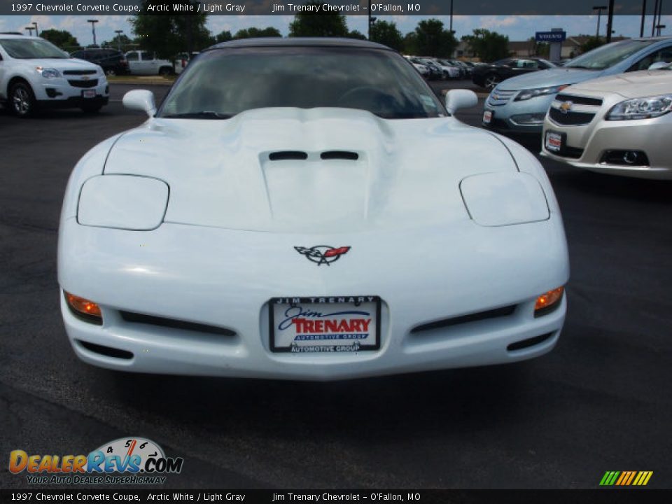 1997 Chevrolet Corvette Coupe Arctic White / Light Gray Photo #8