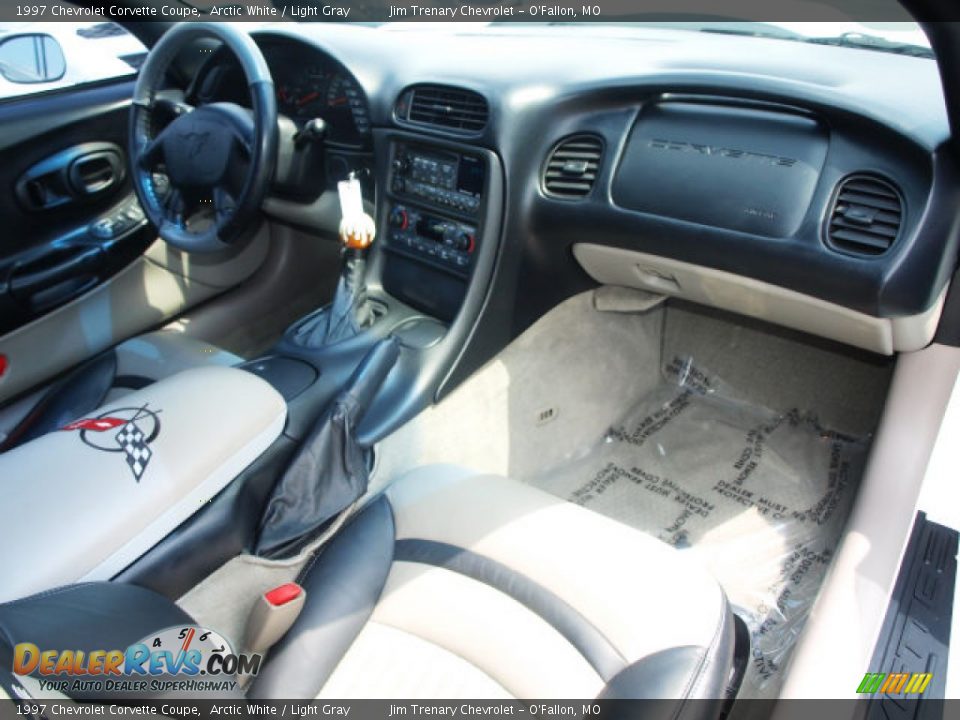 Light Gray Interior - 1997 Chevrolet Corvette Coupe Photo #10