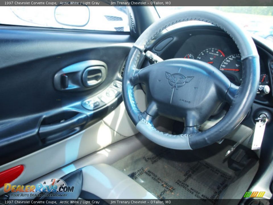 1997 Chevrolet Corvette Coupe Arctic White / Light Gray Photo #11