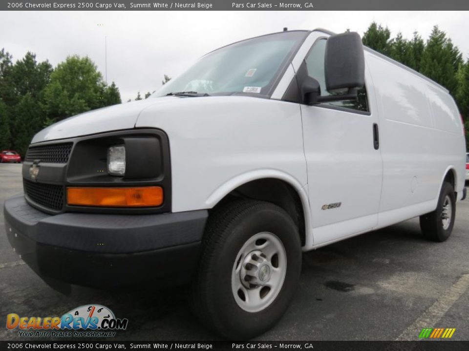 Front 3/4 View of 2006 Chevrolet Express 2500 Cargo Van Photo #1