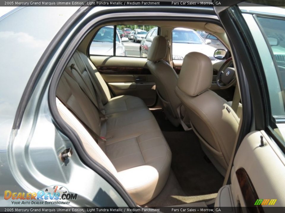 2005 Mercury Grand Marquis Ultimate Edition Light Tundra Metallic / Medium Parchment Photo #9