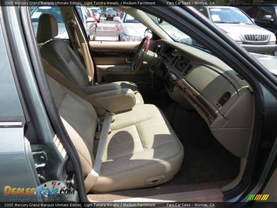 2005 Mercury Grand Marquis Ultimate Edition Light Tundra Metallic / Medium Parchment Photo #10