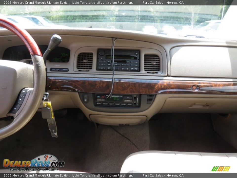 2005 Mercury Grand Marquis Ultimate Edition Light Tundra Metallic / Medium Parchment Photo #11
