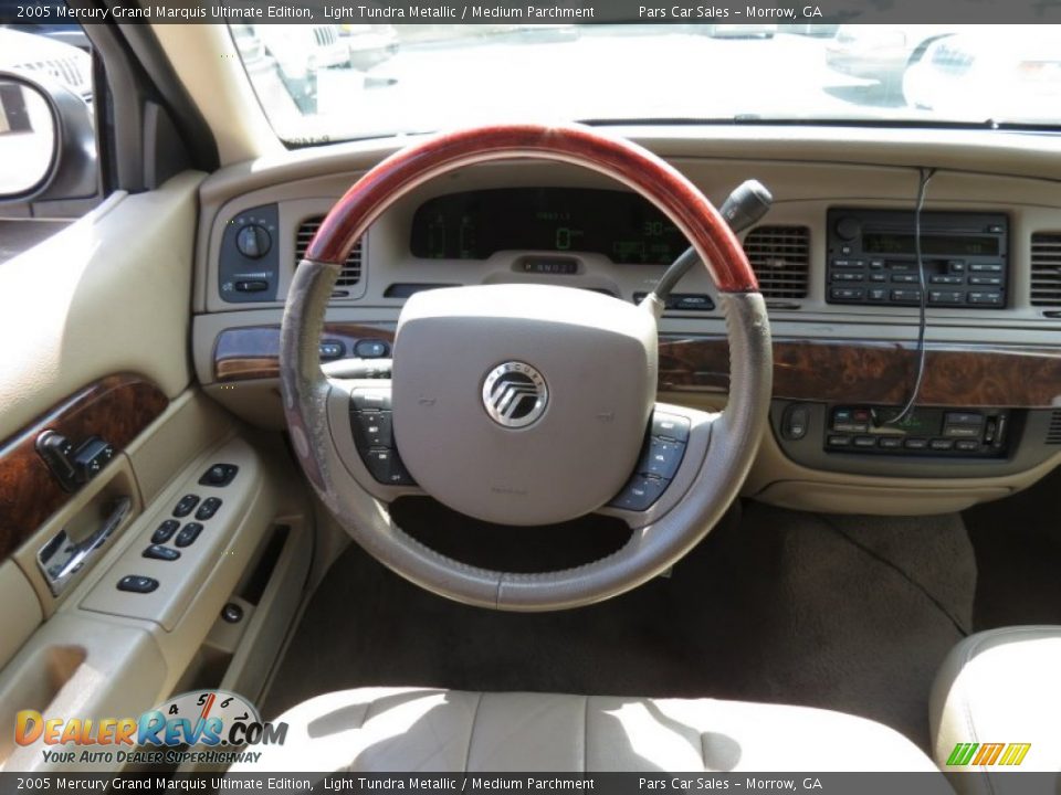 2005 Mercury Grand Marquis Ultimate Edition Light Tundra Metallic / Medium Parchment Photo #12