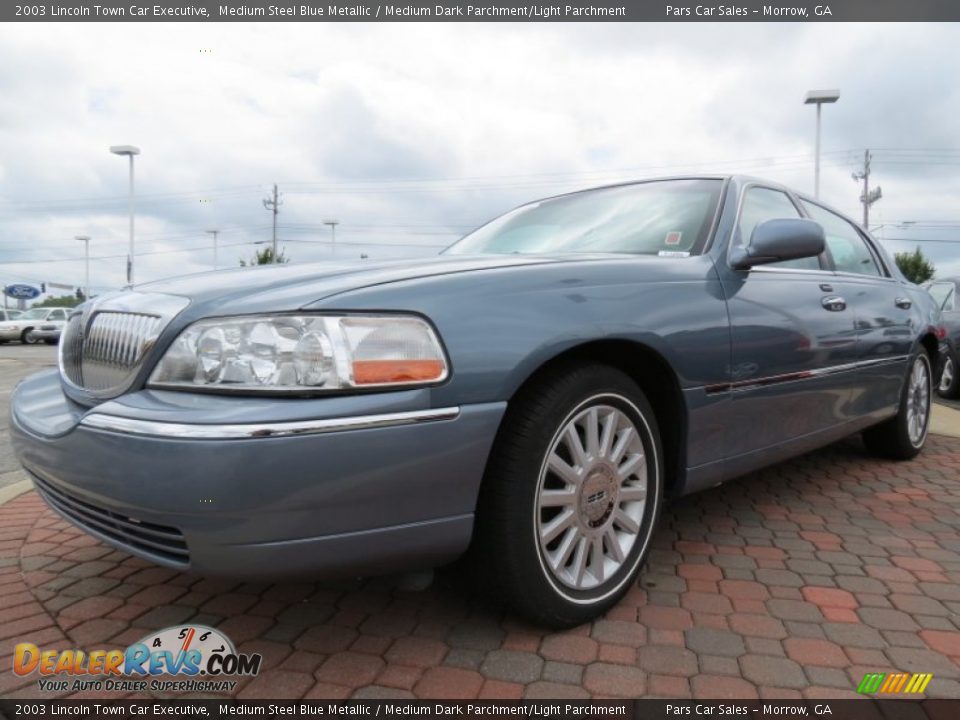 2003 Lincoln Town Car Executive Medium Steel Blue Metallic / Medium Dark Parchment/Light Parchment Photo #1