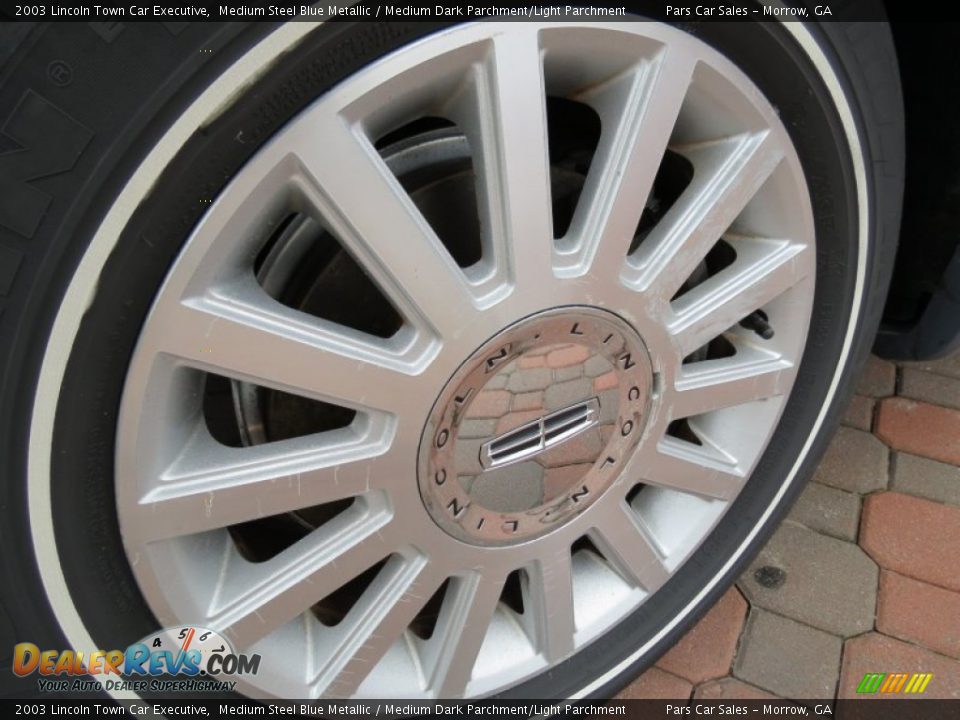 2003 Lincoln Town Car Executive Medium Steel Blue Metallic / Medium Dark Parchment/Light Parchment Photo #5