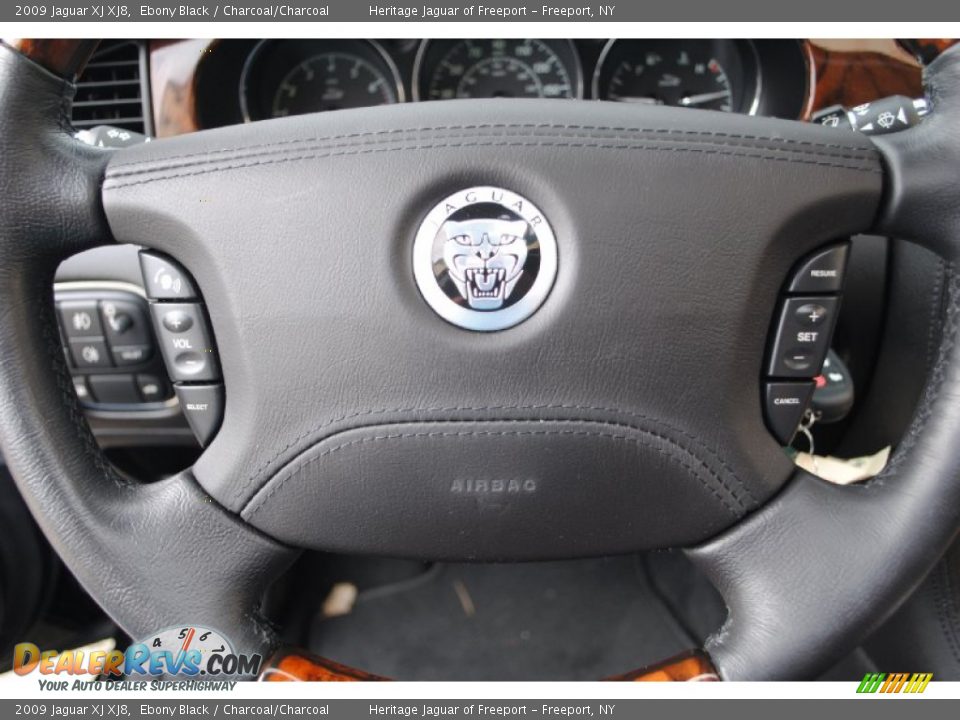 Controls of 2009 Jaguar XJ XJ8 Photo #11