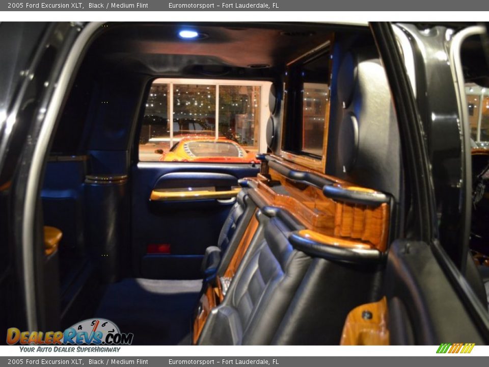 2005 Ford Excursion XLT Black / Medium Flint Photo #9