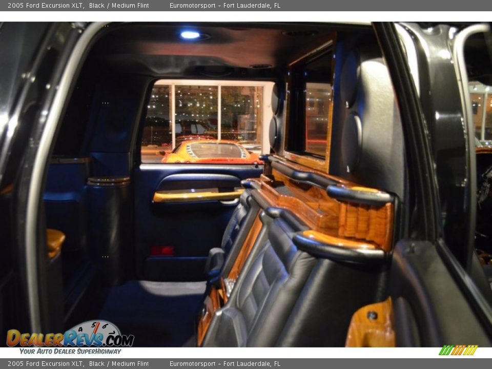 2005 Ford Excursion XLT Black / Medium Flint Photo #10