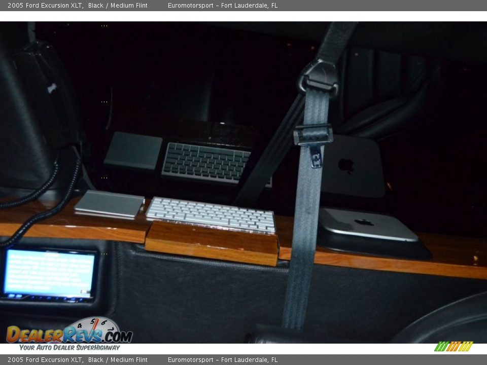 2005 Ford Excursion XLT Black / Medium Flint Photo #20
