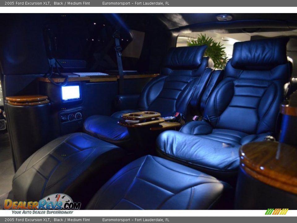 2005 Ford Excursion XLT Black / Medium Flint Photo #30