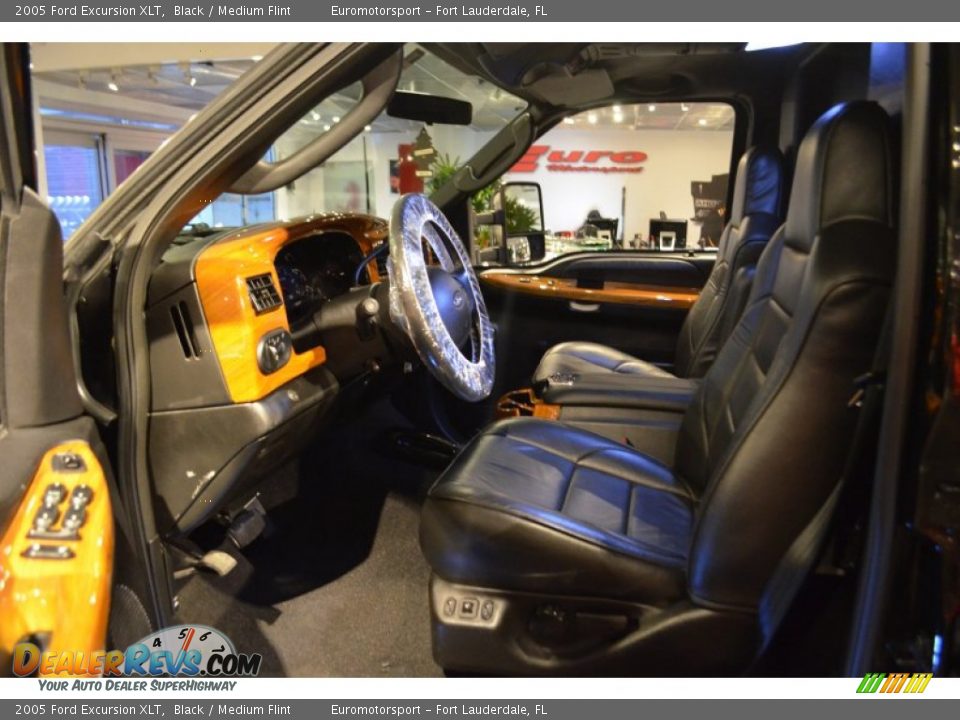 2005 Ford Excursion XLT Black / Medium Flint Photo #32