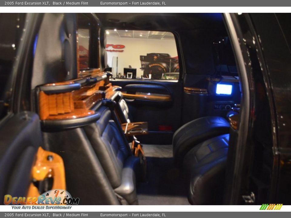 2005 Ford Excursion XLT Black / Medium Flint Photo #34
