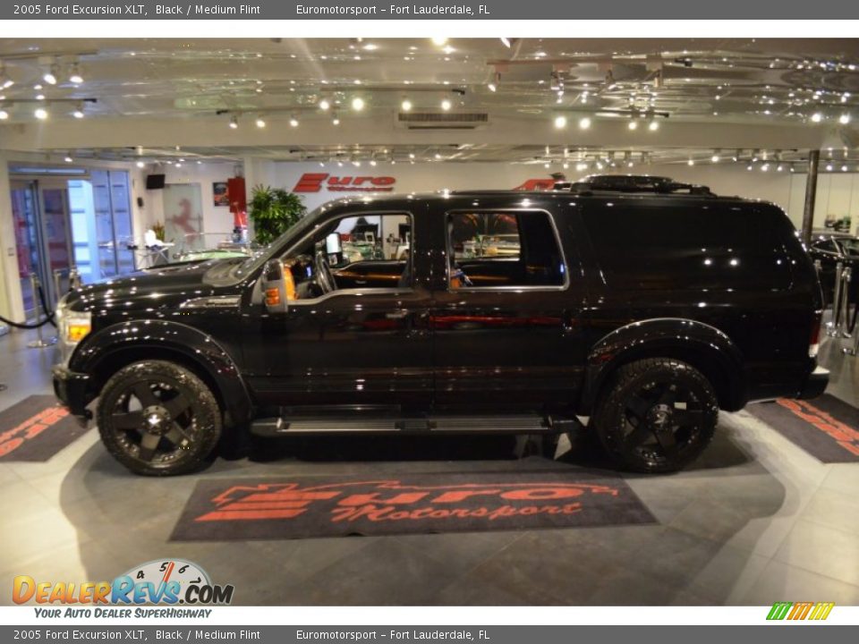 2005 Ford Excursion XLT Black / Medium Flint Photo #42