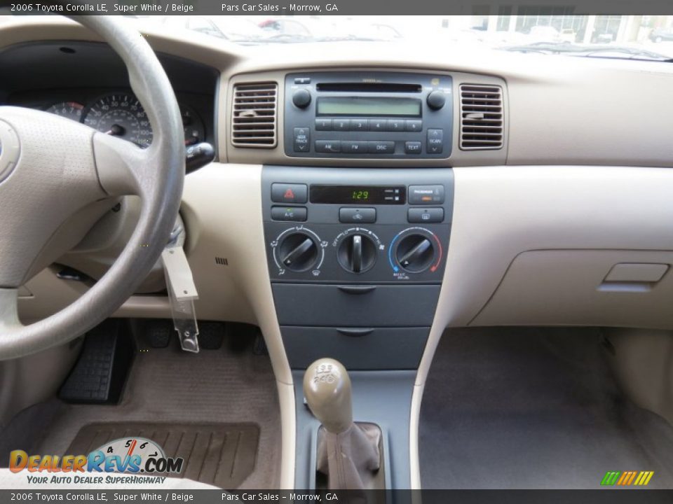 2006 Toyota Corolla LE Super White / Beige Photo #11