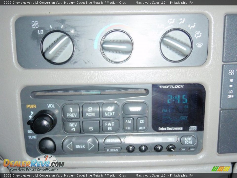 Controls of 2002 Chevrolet Astro LS Conversion Van Photo #6